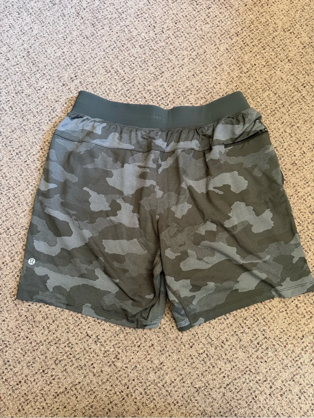 lululemon athletica THE SHORT Men's Green Camo Athletic Shorts 7 inch inseam